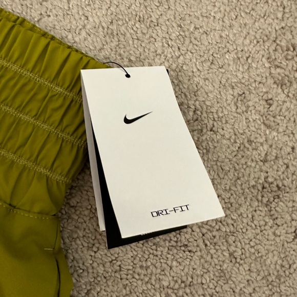 NWT Nike One Dri-FIT Ultra High-Waisted 3" Brief-Lined Shorts M Moss $45 MSRP - Picture 9 of 16